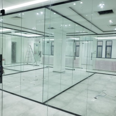 زجاج سكريت وكلادينج في الدمام