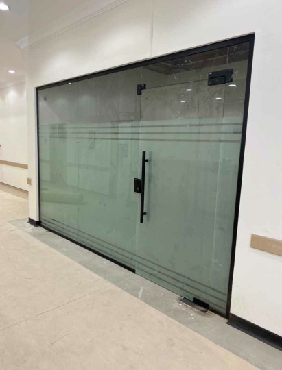 زجاج سكريت وكلادينج في الدمام